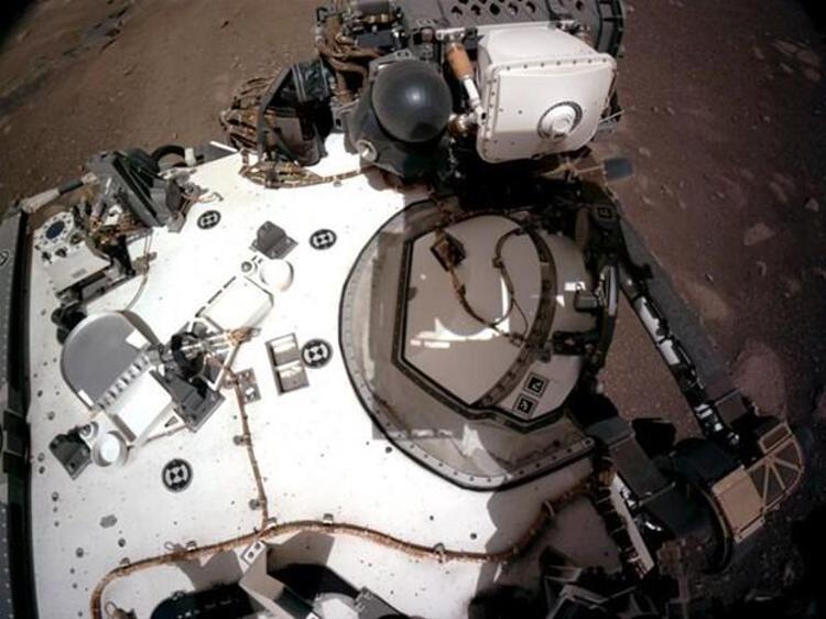Öte yandan NASA hız kesmeden çalışmalarına devam ediyor. Mars Sample Return Mission adı verilen Mars’tan dönüş görevinde ikinci bir uzay aracı gönderilmesi planlanıyor. Gezegene indikten sonra Perseverance ile buluşacak araç, örnekleri teslim aldıktan sonra Mars’ın yörüngesinden ayrılarak yeniden Dünya’ya dönecek. Bu uçuşun hayata geçirilmesi adına NASA, Northrop Grumman ile 84 buçuk milyon dolar karşılığında bir sözleşmeye imza attığını açıkladı.