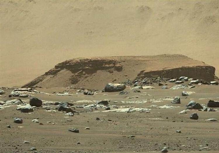 Araştırmanın yazarlarından biri olan Caltechten Bethany Ehlmann, Marstan gelen veriyi kullanarak suyun değişmesinin istisnai değil sık rastlanır bir olgu olduğunu bulduk. Kabuk değişirken suyu içine alıyor ve sulandırılmış mineral olarak bünyesinde tutuyor ki böylece su yapısında tamamen kapana kısılıyor diyerek süreci açıklıyor.