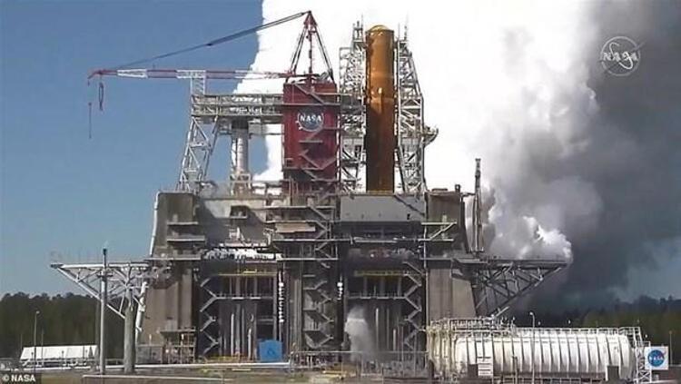 ABD Havacılık ve Uzay Ajansı (NASA), Ay seferleri için kullanmayı planladığı roket motorunun testini tamamladı. NASA’nın Uzay Fırlatma Sistemi (SLS) roketi program müdürü John Honeycutt, basın mensuplarına yaptığı açıklamada, Ay seferleri için kullanılacak roket motorunun testinin ABD’nin Mississippi eyaletindeki Stennis Uzay Merkezinde başarılı bir şekilde tamamlandığını bildirdi.