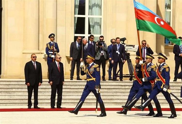 Yine Şubat ayında Azerbaycan Hava Kuvvetlerinden 77 görevli, Bayraktar TB2 İnsansız Hava Aracı kullanımı için 4 aylık eğitimini tamamladı.
