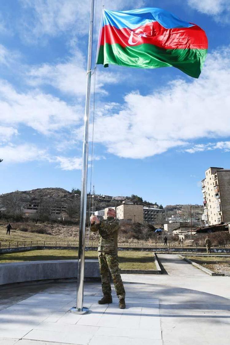 Aliyev bir konuşmasında ordularının son teknoloji ürünleri kullanması gerektiğini, böylece kimsenin Azerbaycana karşı bir daha provokasyon yapamayacağını söyledi.