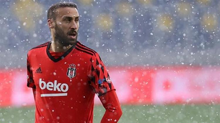 Cenk’in eski sakatlığı ile ilgili bir durum yok. Biraz kendini fazla zorlamasından dolayı ödemi vardı. Hoca riske sokmadı Denizli maçında. Yeni Malatya karşısında da riske atmayabilirler. Cenk bu maçta da dinlenebilir. Çok ciddi bir sıkıntısı yok ancak bunu söyleyebilirim.