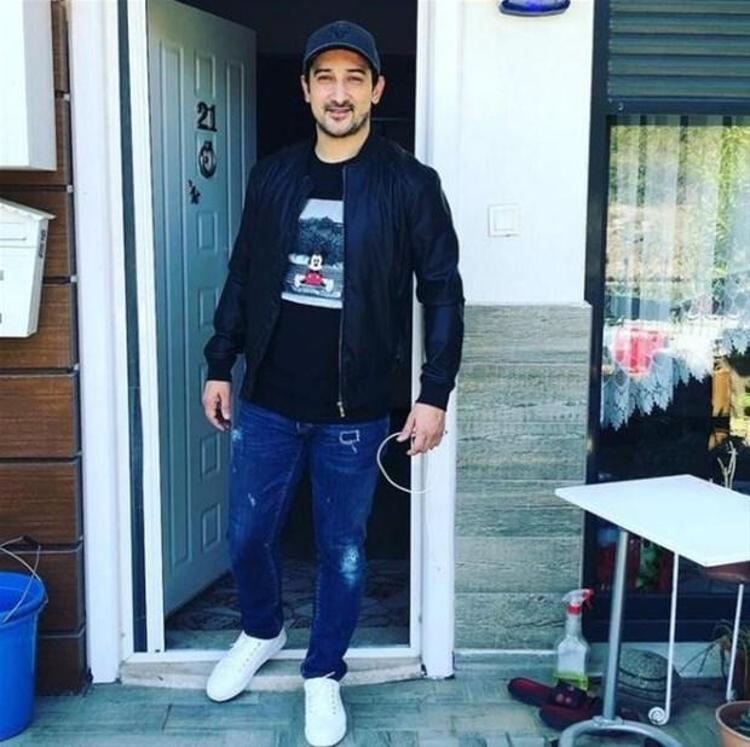 Akın, Biz inanıyoruz hocamıza dendi. Ben yine diyorum; yarın çok geç, bugün Daum. Bence gördüğüm en anlamsız oyuncu değişiklikleri ya da ben anlamıyorum futboldan. Bir de her çıkan oyuncu trip atıyor, bir şeyler söylüyor, bence içeride çok ciddi sorunlar var. yorumunda bulundu.