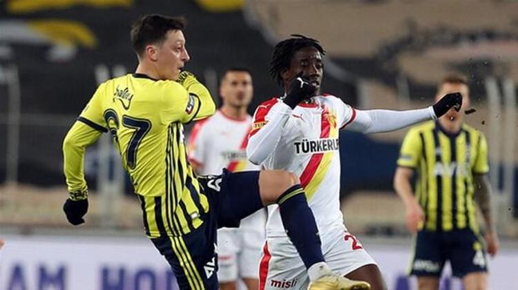 Şampiyonluk yarışındaki en büyük rakiplerinden Galatasarayın zorlu Aytemiz Alanyaspor deplasmanında galip geldiği haftada 3 puan kaybeden Fenerbahçede Trabzonspor maçı öncesi moraller bozuldu.