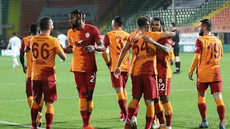 Spor Toto Süper Ligde 7de 7 yaparak liderliği bırakmayan sarı-kırmızılı takım, bu süreçte ezeli rakibi Fenerbahçeyi de deplasmanda devirmeyi başardı..