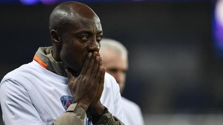 Webo, Demba Ba’nın Paris’te yaşadıkları ırkçı ve ayrımcı davranışları protesto ettik. PSG ile beraber Avrupa sporuna, insanlığa yeniden bir ders verdik. Takım, iki buçuk aydan beri üç günde bir maç oynamak durumunda kaldı. Sakatlıklar da var tabii.. En başta Visca. Kadromuz yeterince dinlenemedi. Alınan kötü sonuçlarla çok sıkıntılı bir sürece girdik.