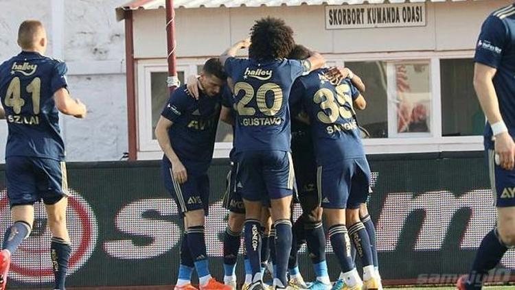 Hem Galatasaray hem de Fenerbahçe forması giymiş olan eski futbolcu Abdullah Ercan: Fenerbahçe son 2 haftadır iyi oynamayarak kazanıyor. Galatasarayın ise bir istikrarı var. Onyekurunun da gelmesiyle hücumda farklı alternatifler oluştu..