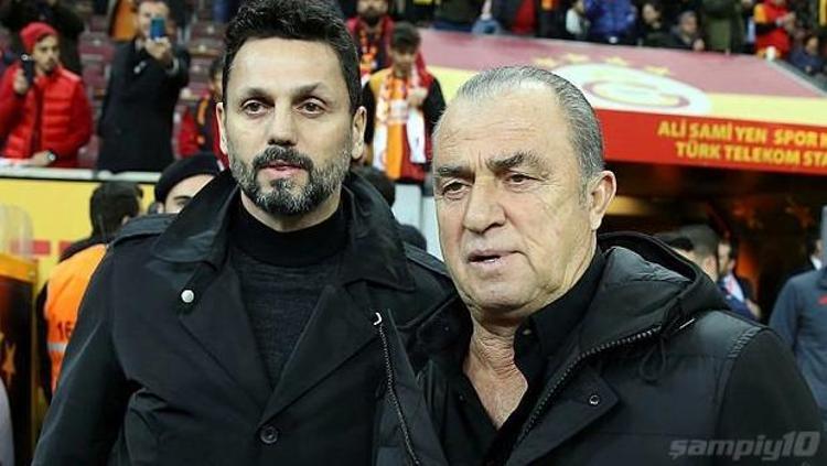 Usta yorumcu ve eski hakem Erman Toroğlu: Galatasaray Fenerbahçeye göre daha diklemesine ve hızlı oynarken Fenerbahçe, daha enlemesine ve yavaş bir oyun oynuyor. Ama bakıldığında da lider bir takım sonuçta Fenerbahçe. Tabii bu durumun oluşmasındaki en büyük pay Erol Bulutun değil kaleci Altay Bayındırındır. Diğer tarafta da Muslera faktörü var... Dolayısıyla iki takımın hücumcularının da işi zor..
