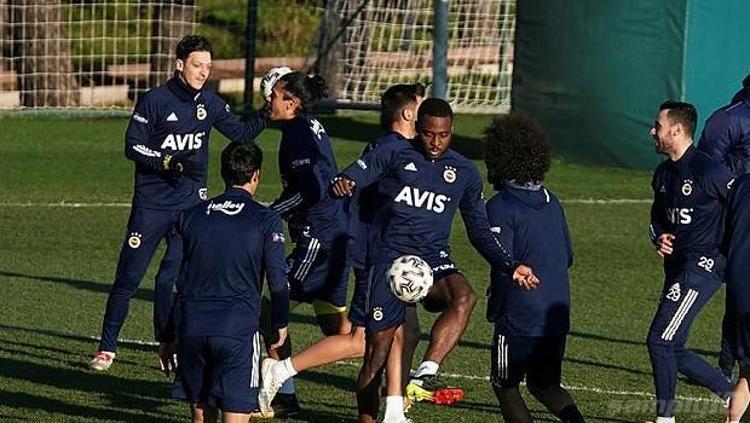 Derbi öncesi sarı-lacivertliler, iç saha performansını yükseltti. Sarı-lacivertliler Süper Ligdeki son 5 iç saha maçını kazandı. Süper Ligde daha önce üst üste sahasında 3 maç kaybetmeyen Fenerbahçe, bu sezon evinde oynadığı Konyaspor, Beşiktaş ve Yeni Malatyaspor müsabakalarını kaybetti..
