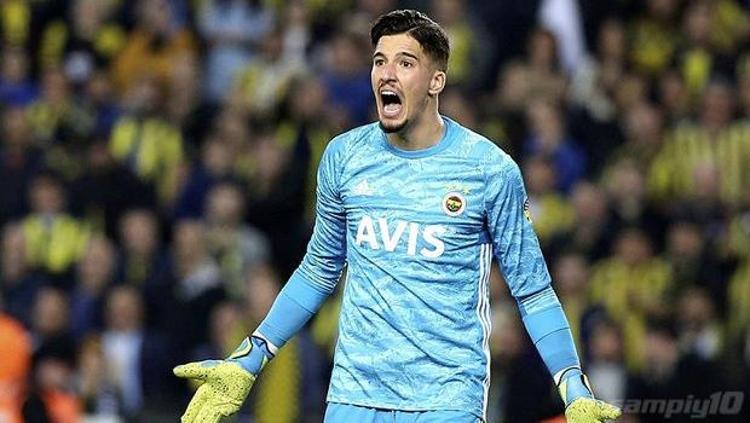 Sarı-lacivertli ekibin genç file bekçisi, 4. kez Galatasaraya karşı forma giyecek. Fenerbahçe, geçen sezon Altayın kaleyi koruduğu derbilerde 1 kez 3-1 yenildi, 2 kez 0-0 berabere kaldı..