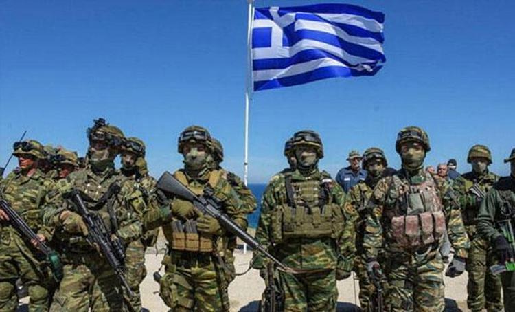 Doğu Akdeniz ve Egede tansiyonu sürekli yükselten Yunanistanda kara kuvvetleri için 9 ay olan zorunlu askerlik süresi, 1 yıla çıkarılıyor.