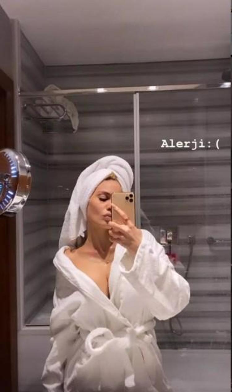 Nihal Candan kara mini şortla çıktı