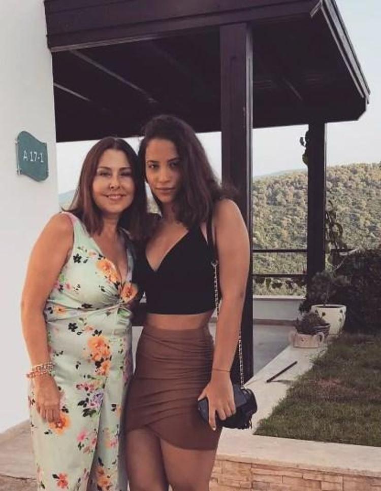 Nilüferin kızı Ayşe Nazlı genç kız oldu İşte son hali...