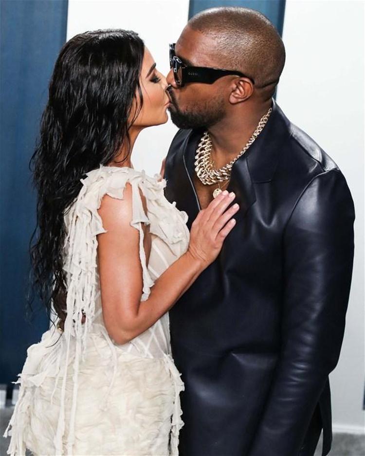 Kim Kardashian ve Kanye West boşanıyor! 2.2 milyar dolarlık servet ne  olacak? - Magazin Haberleri