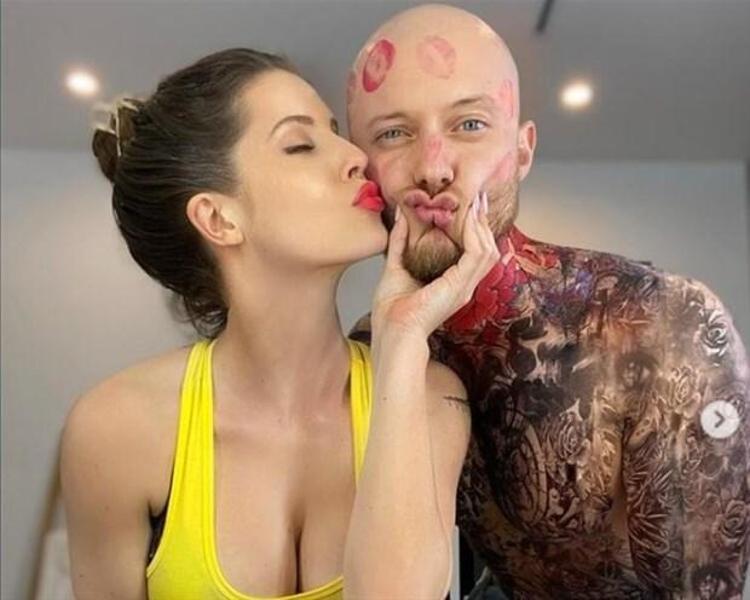 Instagramda 1.7 milyon takipçisi bulunan Fitness antrenörü sevgilisiyle birlikte çektirdiği pozlarını da hesabından paylaşan Amanda, şimdiden on binlerce kullanıcı tarafından takip edilmeye başlandı.