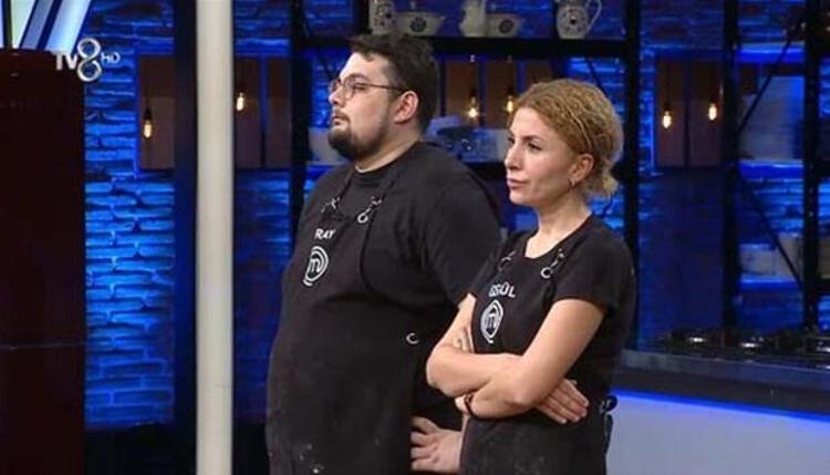 Heyecanlı anların yaşandığı Masterchefte son dörde kalamayarak veda eden isim Eray oldu. Özgül ise son dörde adını yazdırdı.