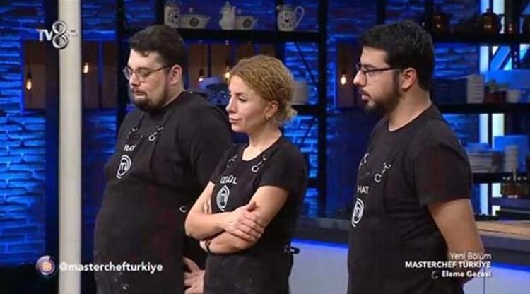 MasterChefin 20 Aralık akşamı yayınlanan bölümüne eleme gecesi damga vurdu. Eleme potasına Eray, Özgül ve Serhat girdi. Son 4ün belli olacağı MasterChefte Eray ve Özgül eleme heyecanı yaşıyor. Peki ama MasterChefte kim elendi
