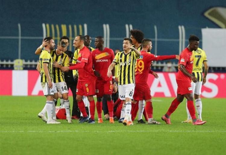 Maçın olayı:Fenerbahçe’nin bilgeliğe, soğukkanlılığa, kontrole ihtiyacı var. Volkan Demirel, Emre Belözoğlu, Ali Koç ve Erol Bulut; doğru organize olursa inanılmaz bir enerji üretebilir, organize olamazsa Çernobil de olabilir...Kısa mesaj:Caner olağanüstü ortalar yapan bir oyuncu. Ancak futbolda ‘ortacılık’ diye bir pozisyon yok. Bu yüzden tutunca ‘yıldız’ tutmayınca ‘sorun’ oluyor. Caner değil, durum...