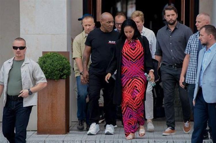 Profesyonel kariyerinde 58 karşılaşmaya çıkan Tyson, kazandığı 50 maçın 44’ünde sonuca nakavtla ulaşmıştı. Başarılı kariyerinde 6 yenilgi alan Tyson’ın iki maçı da berabere sonlanmıştı. Tyson, son maçına 2005 yılında çıkmıştı.