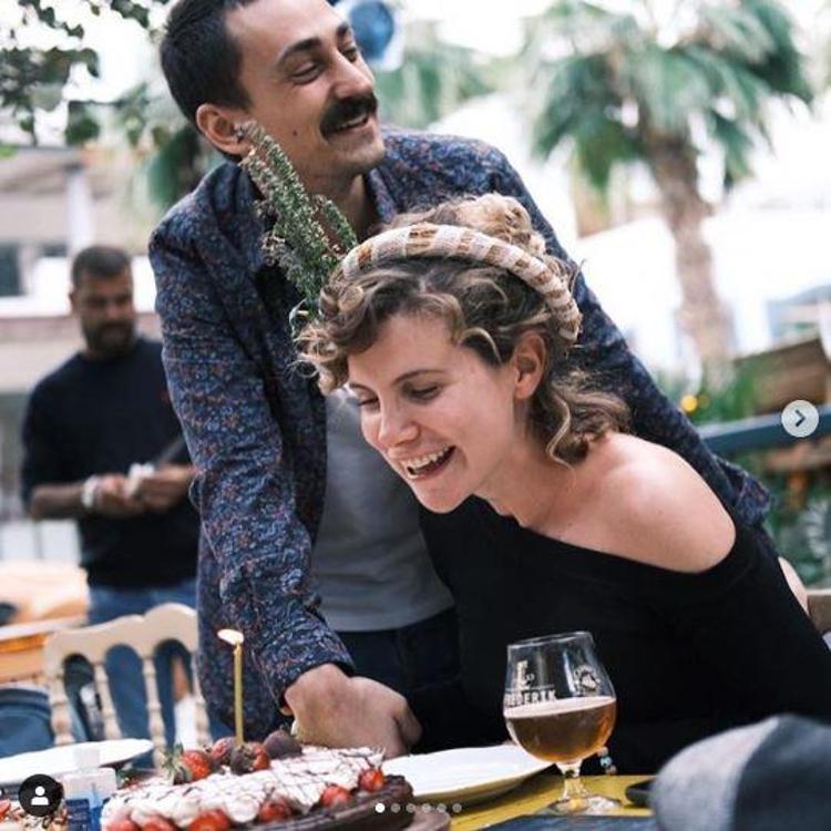 “Çocuklar Duymasın” dizisinde canlandırdığı Duygu karakteriyle tanınan Tatari 3 yıl önce oyuncu Edip Tepeli ile New York’ta evlenmişti.