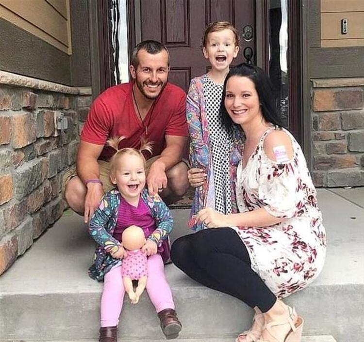 Cani baba Chris Watts, aynı iş yerinde çalıştığı metresiyle birlikte olabilmek için hamile eşini, 3 ve 4 yaşlarındaki iki kızını feci şekilde katletmişti.