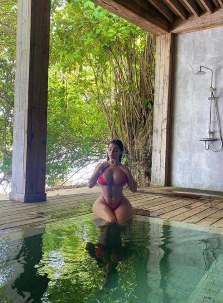 Demi Rose sahilde verdiği pozlarla nefes kesti Magazin Haberleri