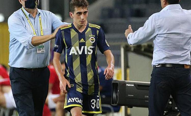 Fenerbahçenin genç yıldızı Ömer Faruk Beyazın ailesi transfer haberlerinden rahatsız olduğunu dile getirdi. Ömer Faruk Beyaz hakkında çıkan tüm transfer haberlerinin hepsinin asılsız olduğunu söyleyen İsmail Beyaz,” Biz ve Menajerimiz Fenerbahçe dışında kimseyle görüşme yapmıyoruz. Zaten Ömer Faruk Fenerbahçe Kulübünün sözleşmeli futbolcusu. Bir takımla görüşmesi yasak. Bize gelen teklifler var ancak biz bunları kulübümüze yönlendiriyoruz. Ömer sadece futboluna odaklanmak istiyor. Bu çıkan haberler ve yorumlar 17 yaşında ki bir çocuğu olumsuz etkiliyor” dedi.