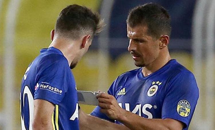 Bir çok menajerin Ömer Faruk Beyaza Avrupadan teklif getirdiği bu tekliflerden Schalke 04 ve Barcelonanın transferde bir adım önde olduğu gelen haberler arasında. Schalke 04 ile görüşmeleri Ömerin abisi İsmail Beyazın yürüttüğü, Barcelona teklifini ise ünlü menajer Fali Ramadaninin getirdiği belirtilmişti.