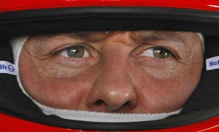SCHUMACHER BİTKİSEL HAYATTA... Bence Schumacher bitkisel hayatta. Uyanık, etrafında olanı görebiliyor ama yanıt veremiyor. Nefes alıyor, kalbi atıyor, muhtemelen oturabiliyor da ama hepsi bu.