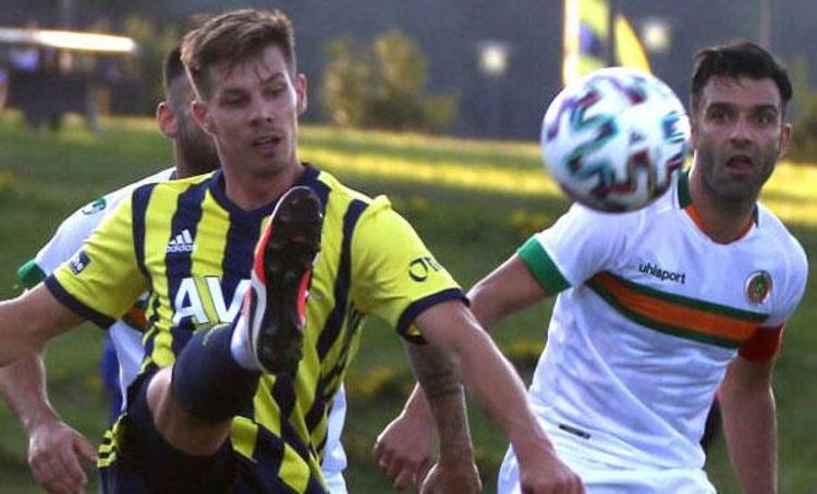 Fenerbahçede yeni sezonda kadroda düşünülmeyen isimlerden biri de Miha Zajc. Fortuna Sittard ve İtalyan ekiplerinin istediği Sloven oyuncunun, menajeriyle geleceğine dair fikir alışverişinde bulunduğu öğrenildi. Sarı lacivertlilerin, 26 yaşındaki oyuncuyu takımdan göndermek için uygun şartların oluşmasını beklediği belirtildi.