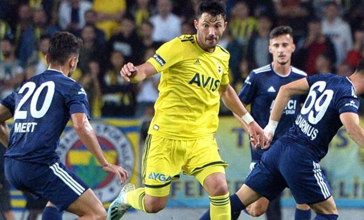 Sezona şampiyonluk parolasıyla giren Fenerbahçe, transferlerini Emre Belözoğlunun önderliğinde yapmaya devam ediyor.