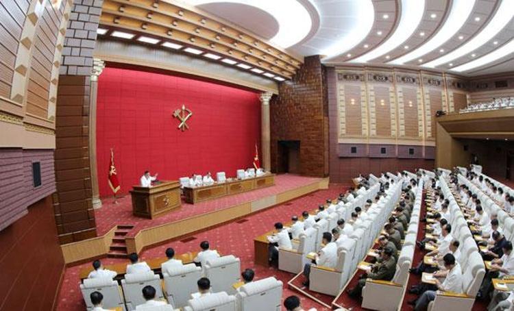 Kimin, 15 Nisanda Kuzey Korenin kurucu lideri, büyükbabası Kim Il-sungun doğum günü kutlaması dahil önemli etkinliklere katılmaması sağlığı hakkında spekülasyonlara neden olmuştu.