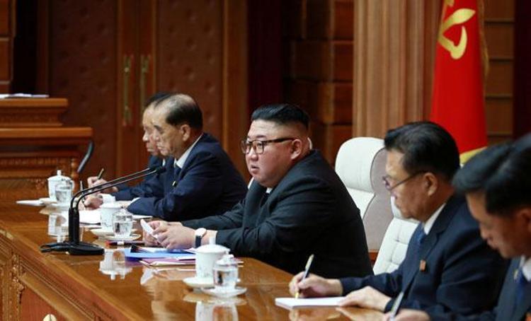Kim Yo-jong Martta kamuoyuna ilk açıklamasını yapmış, Güney Koreyi şiddetle kınamıştı. Daha sonra da Yüksek Lider, Parti ve devlet tarafından kendisine yetki verildiğini söylemişti.