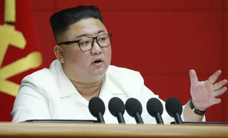 Kim Yo-jong, Şubat 2018de ağabeyini temsilen, Güney Korede yapılan Kış Olimpiyatlarının açılış törenine katıldığında ilk kez dikkatleri çekmişti. Kim ailesinden biri ilk kez Güney Koreye gitmişti.