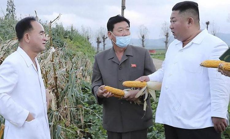 Ancak asıl sarsıcı haber, bugün İngiliz medyasında yer alıyor. Buna göre, her şeyi denetlemesiyle ünlü lider Kim Jong-un, koronavirüsü engellemek için sıra dışı bir yola başvurdu.