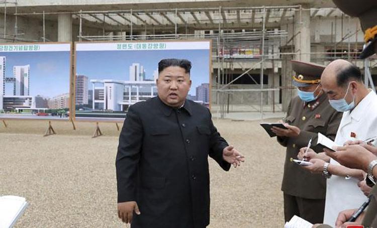 Son olarak komaya girdiği yönündeki haberlerin ardından iki gün sonra kameraların karşısına çıkan Kuzey Kore lideri Kim Jong-un, bu kez verdiği vur emriyle gündemde.