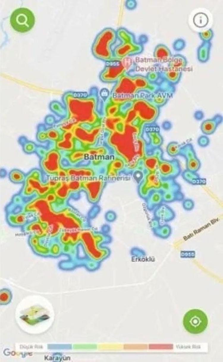 Şu ana kadar Batmandaki vaka sayısının 6 bin 500 olduğu ifade edilirken, 2 bini aktif olmak üzere yaklaşık 12 bin kişinin takip edildiği belirtildi. Özellikle normalleşme döneminin başladığı 1 Hazirandan itibaren tedbirlerin unutulduğu Batman’daki vaka artışı, Sağlık Bakanlığının vakaların bulunduğu bölgeleri gösteren Hayat Eve Sığar (HES) uygulamasındaki haritaya da yansıdı.