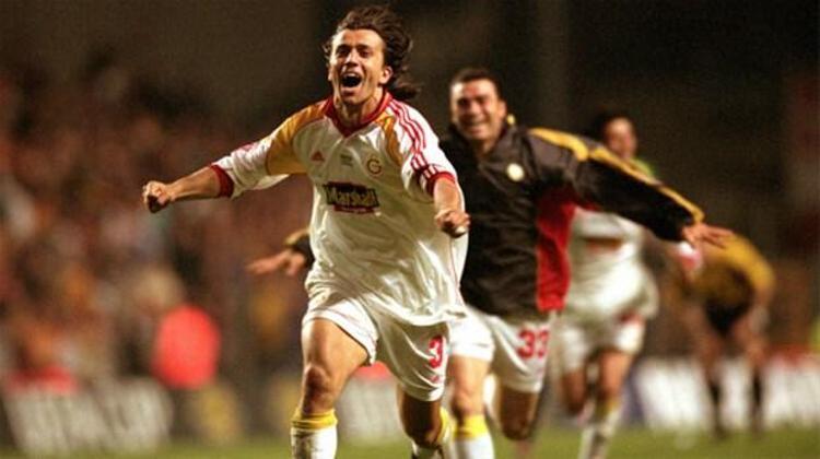 17 Mayıs 2000... O gün sadece Galatasaray için değil, Türk futbolu için bir dönüm noktasıydı. Cim-Bom, Arsenal’i devirip UEFA Kupası Şampiyonu olduğunda çoğu kişi bunun bir hayalden ibaret olduğunu düşünüyordu.