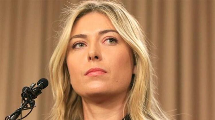 Sharapova; telefon numarasını verdikten tam 40 saat sonra telefonuna 2 milyon 200 bin mesaj geldiğini duyurdu.