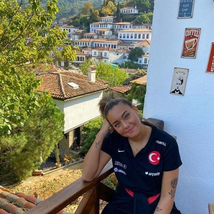 Survivorın yeni yarışmacısı Aycan Yanaç sosyal medyayı salladı