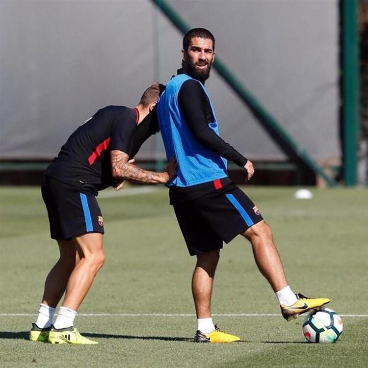 33 yaşındaki futbolcunun Brezilya ekibi Flamengo ile görüşmelerini sürdürdüğü biliniyor.