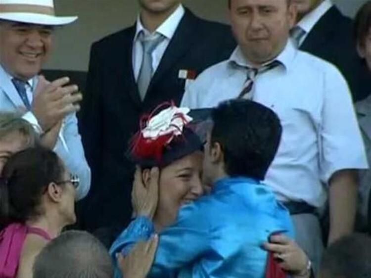 Şampiyon Bold Pilot, televizyon gösterimiyle birlikte bir kez daha hatırlandı ve sosyal medyayı salladı.