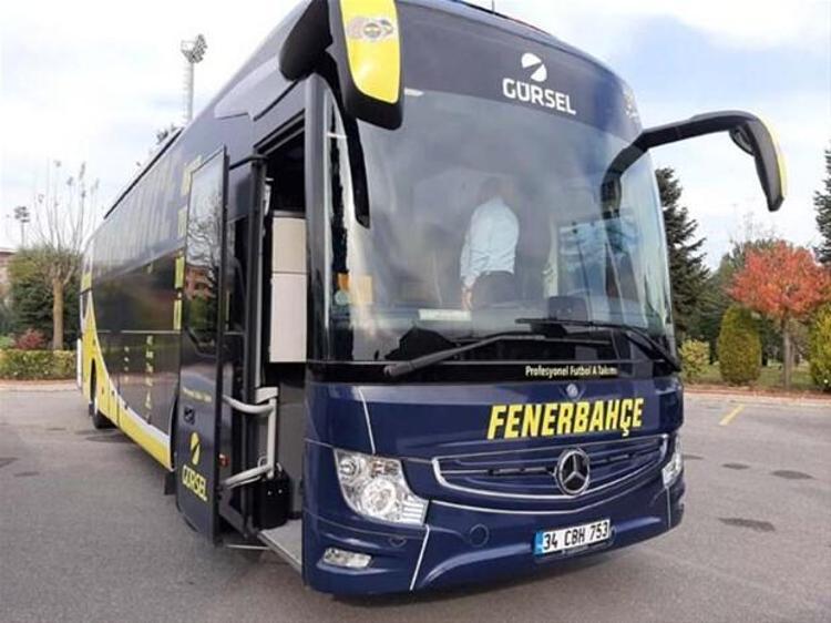 2018 Ocak ayında lansmanı gerçekleştirilen ve piyasaya sunulan Tourismo 15 RHD’nin koltukları, Fenerbahçe takım otobüsüne özel olarak sarı-lacivert kumaş döşeme ile kaplandı.