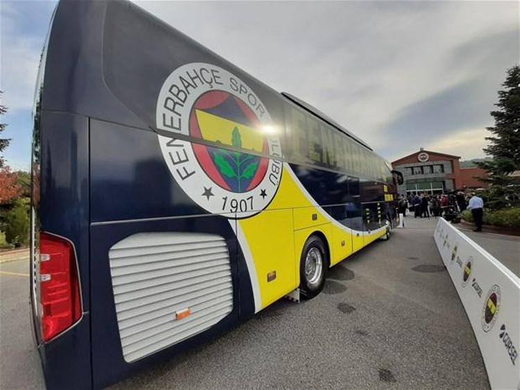 Fenerbahçe Başkanı Ali Koç ve futbolcular otobüsü dikkatle inceledi. İşte otobüsteki bazı özellikler...