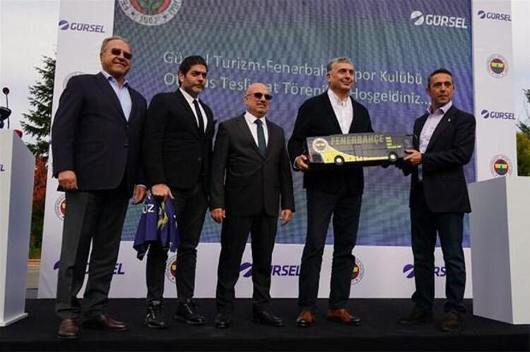 Fenerbahçe Başkan Yardımcısı Burhan Karaçam da Gürsel Turizmin Fenerbahçenin her ihtiyaç duyduğu anda yanında olduğunu dile getirdi. Gürsel Turizm Yönetim Kurulu Başkanı Levent Birant, Fenerbahçe için üretilen otobüsün tasarımının farklı bir şekilde ele alındığını söyledi. Mercedes Benz Türk Üst Yöneticisi Süer Sülün ise otobüsün Fenerbahçeyi başarıdan başarıya taşımasını ve şampiyonluklara götürmesini diledi.