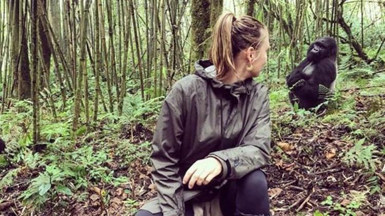 Kadınlar tenisinin popüler figürü Maria Sharapova, Afrika turuna çıktı. Burada doğal ortamlarda çekildiği fotoğraflarla dikkat çekti.