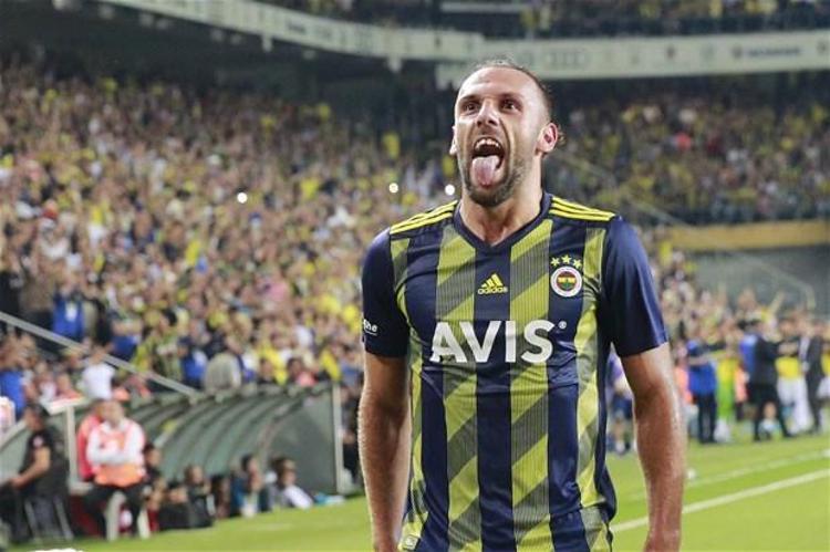 Süper Lig’de de Gazişehir maçıyla Kadıköy’de şık bir gole imza atan deneyimli yıldız, taraftarlarla da çok iyi bütünleşti. Adeta ‘biyonik adam’ gibi görülen, kuvvetiyle öne çıkan, pes etmeyen karakteriyle göz dolduran ve çalışanlığıyla alkışlanan Kosovalı oyuncu, takım içerisinde de şimdiden çok sevildi.
