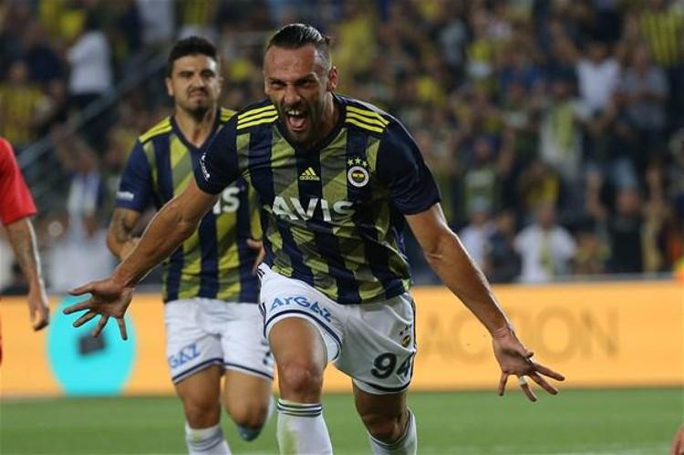 Forvet hattına bir transfer daha düşünen sarı-lacivertlilerde, buna karşın Muriç’in performansı, adaptasyonu, mücadeleci kişiliği ve çalışkanlığı teknik heyetten tam not aldı. Gelmesi gündemde olan golcünün Muriç’in alternatifi olması hesaplanırken, sezon genelinde 25 yaşındaki forvetle devam edilecek.