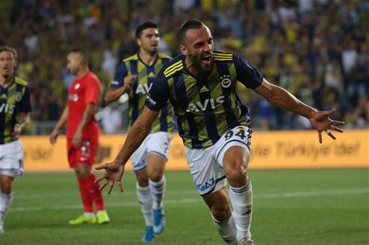 Fenerbahçe’de Vedat Muriç’li forvet hattı şimdiden göz kamaştırıyor. Sezon başında Çaykur Rizespor’dan bonservisiyle beraber alınan Kosovalı forvet, kısa sürede hem takıma adapte oldu hem de profesyonelliğiyle takdir kazandı.