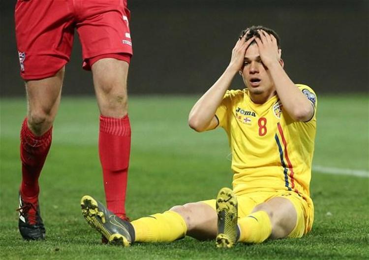 Şimdiye dek kendisine ulaşmış bir teklif olmadığını söyleyen Ianis, Ajax, pek çok oyuncu yetiştirmiş şöhretli bir kulüp. Eğer gerçekten beni istiyorlarsa bunu ciddi bir düşünürüm. ifadelerini kullandı.